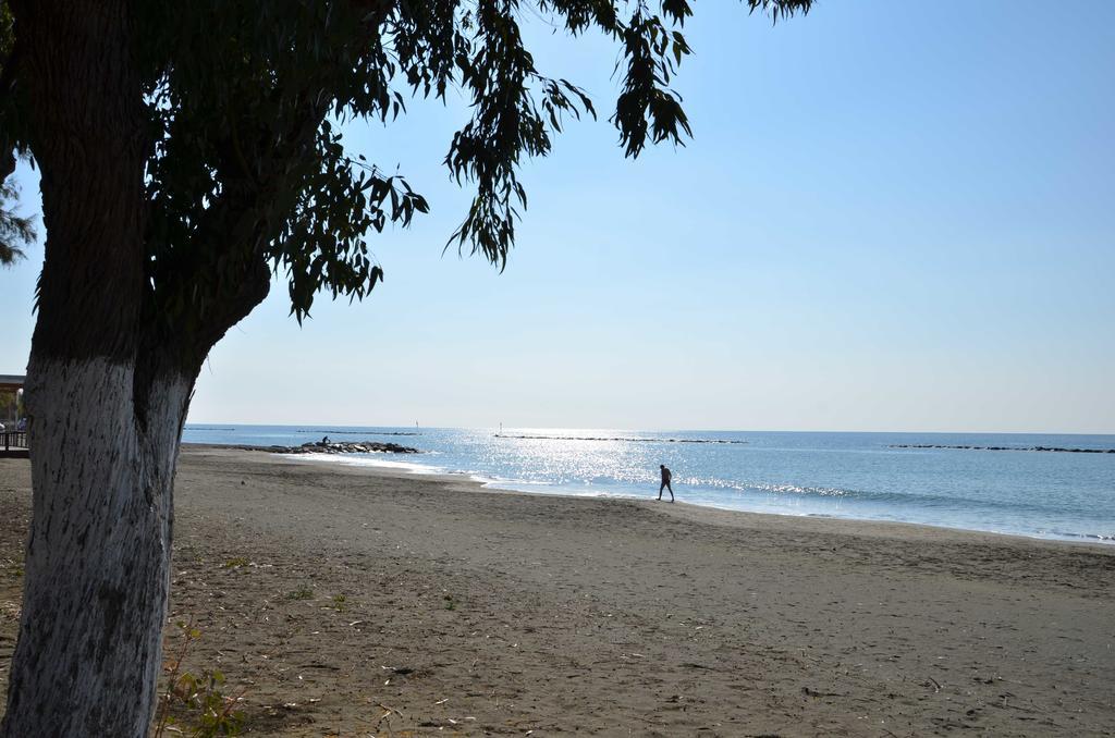 Pebble Beach Holiday Apartments Лімасол Екстер'єр фото