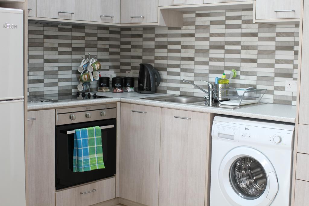 Pebble Beach Holiday Apartments Лімасол Екстер'єр фото
