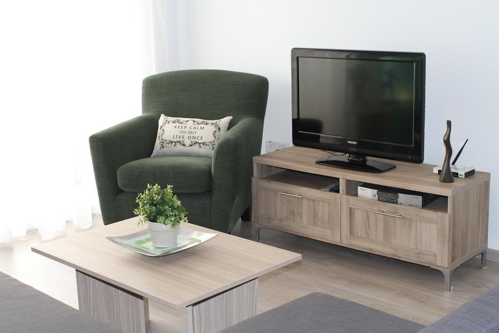 Pebble Beach Holiday Apartments Лімасол Екстер'єр фото