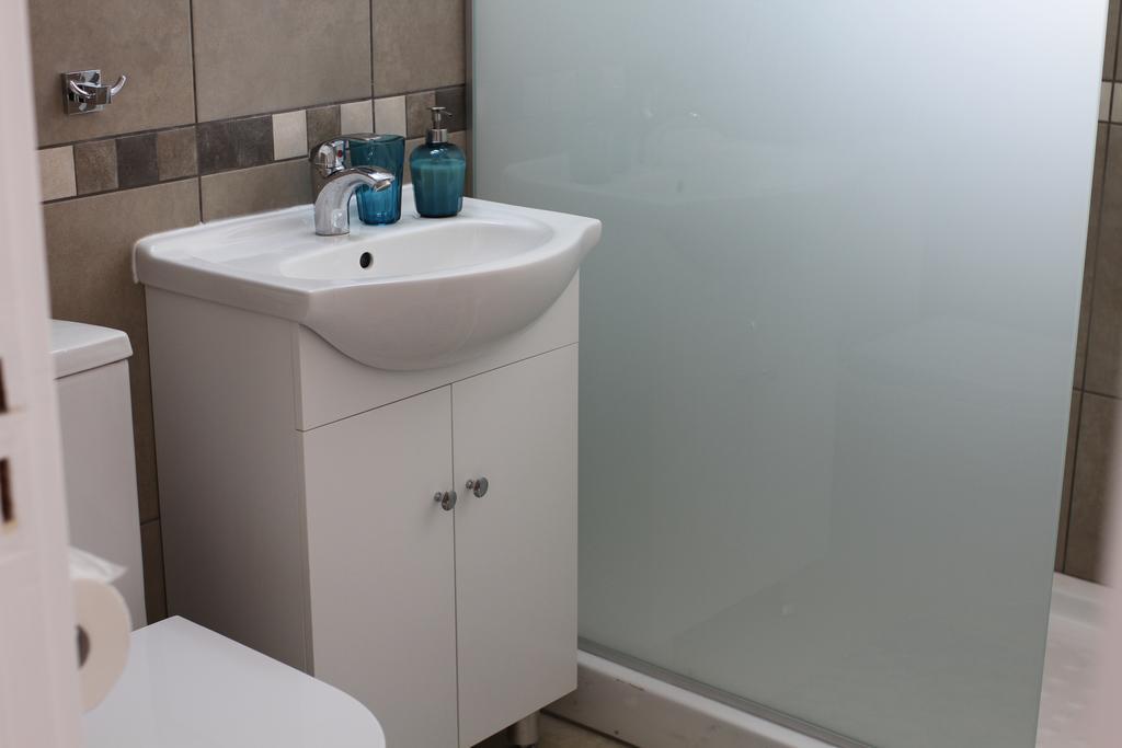 Pebble Beach Holiday Apartments Лімасол Екстер'єр фото
