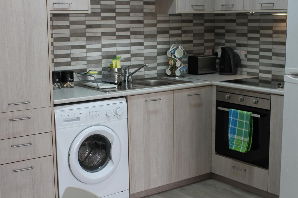 Pebble Beach Holiday Apartments Лімасол Екстер'єр фото