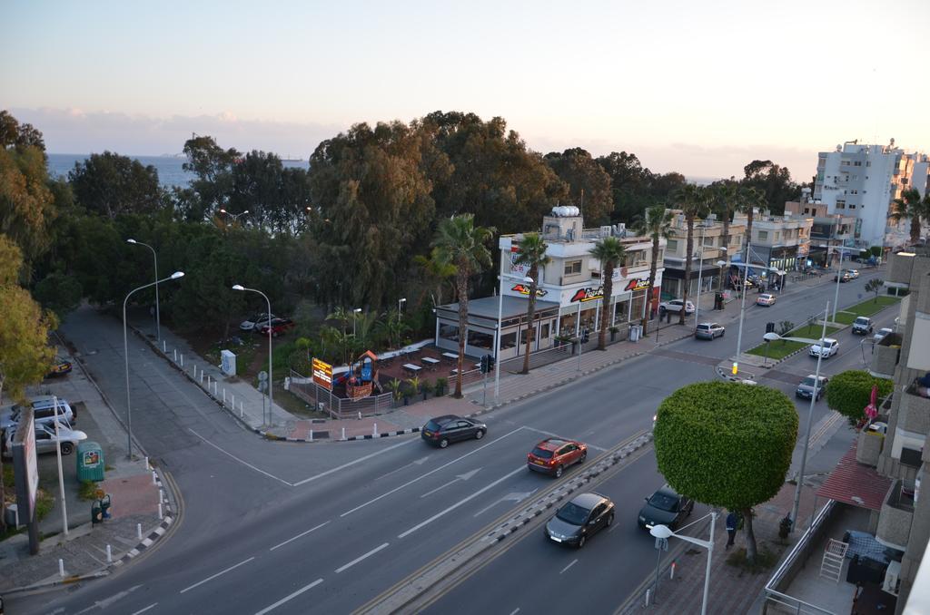 Pebble Beach Holiday Apartments Лімасол Екстер'єр фото