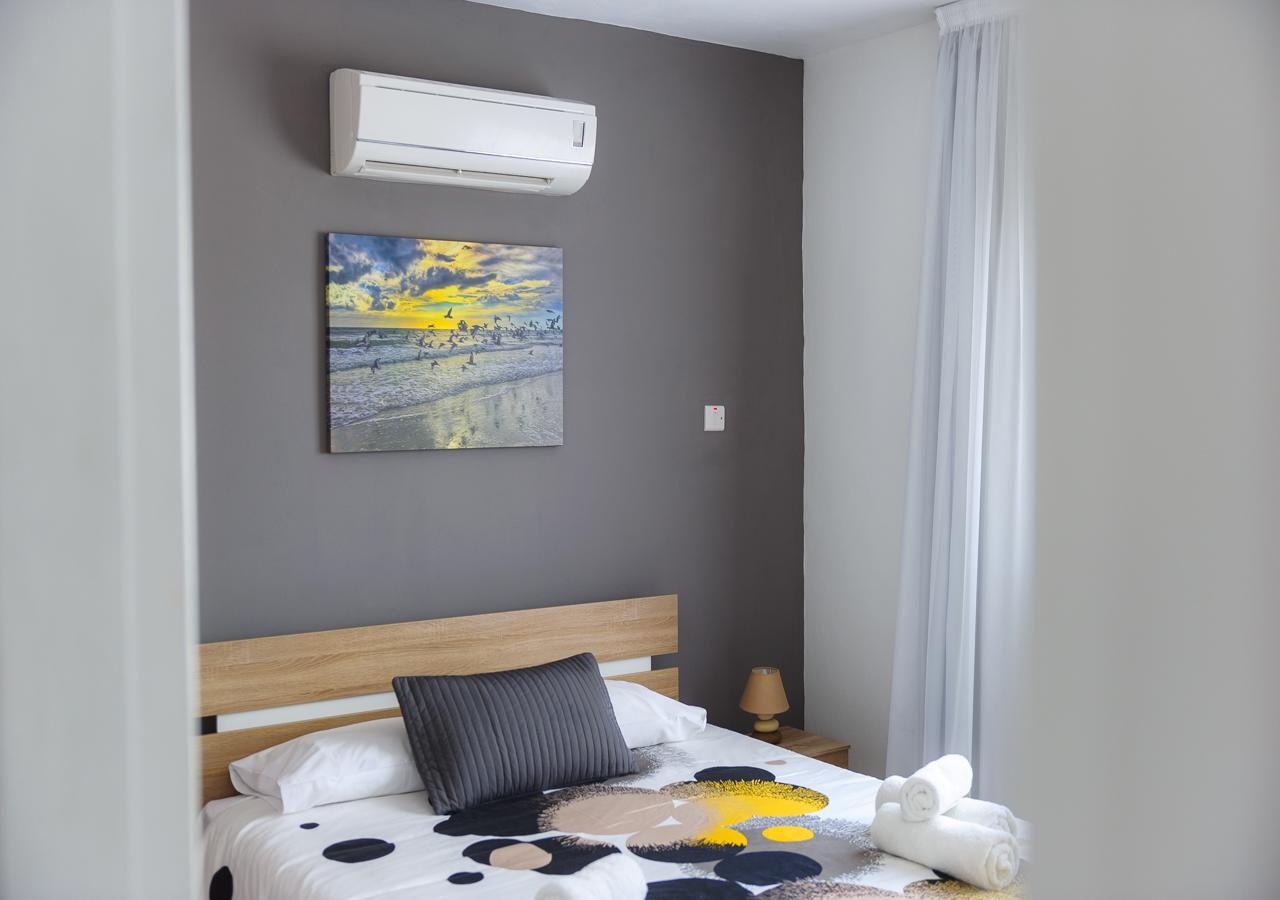 Pebble Beach Holiday Apartments Лімасол Екстер'єр фото