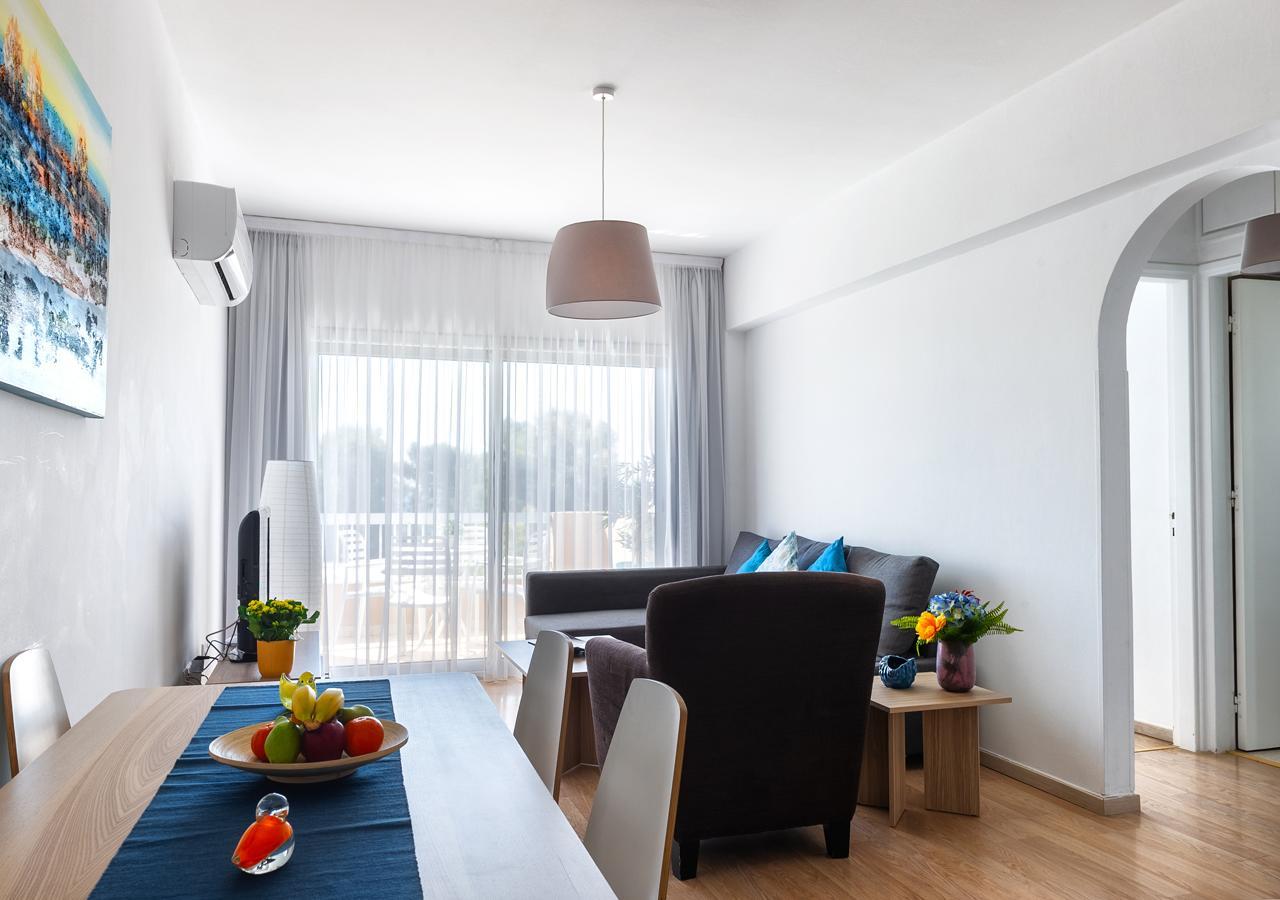 Pebble Beach Holiday Apartments Лімасол Екстер'єр фото