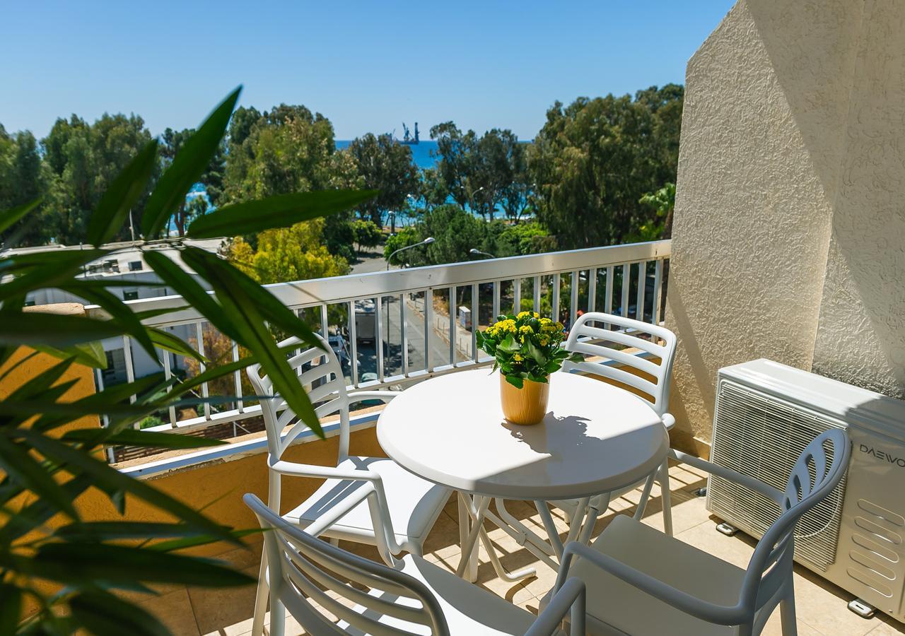 Pebble Beach Holiday Apartments Лімасол Екстер'єр фото