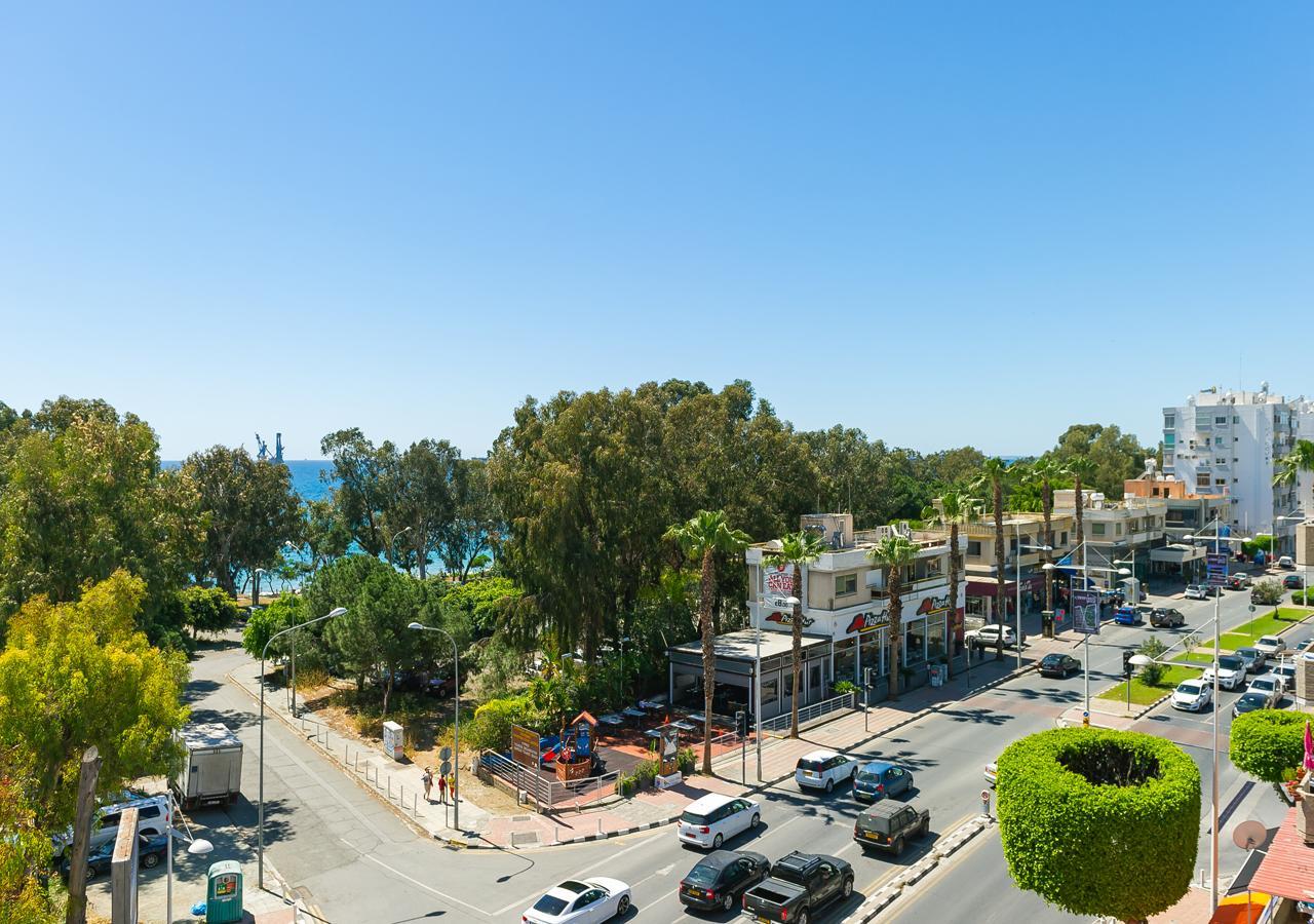 Pebble Beach Holiday Apartments Лімасол Екстер'єр фото