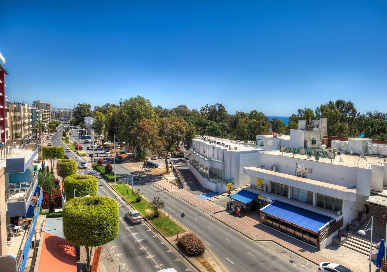 Pebble Beach Holiday Apartments Лімасол Екстер'єр фото