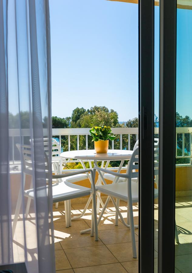 Pebble Beach Holiday Apartments Лімасол Екстер'єр фото
